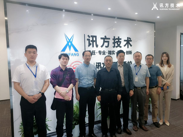 武汉职业技术学院校党委副书记何让波一行莅临J9国际站 J9技术武汉基地